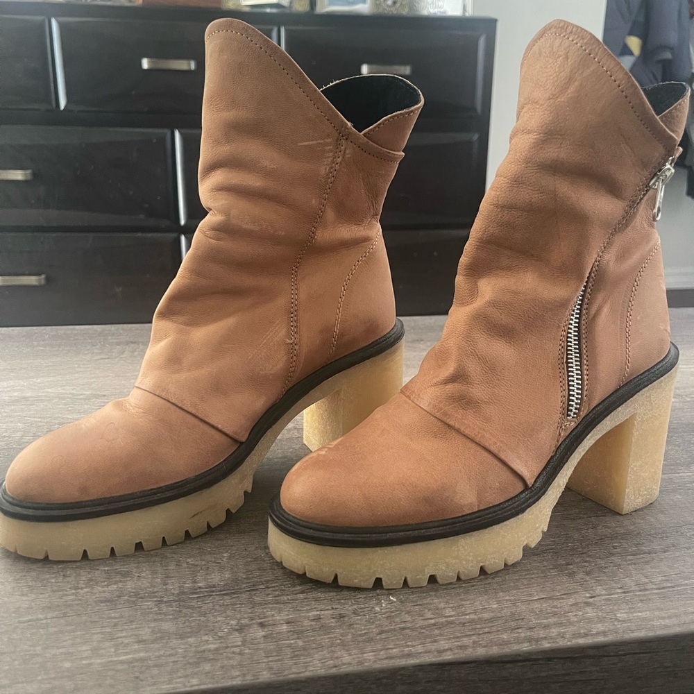 Free people’s Jack zip boot